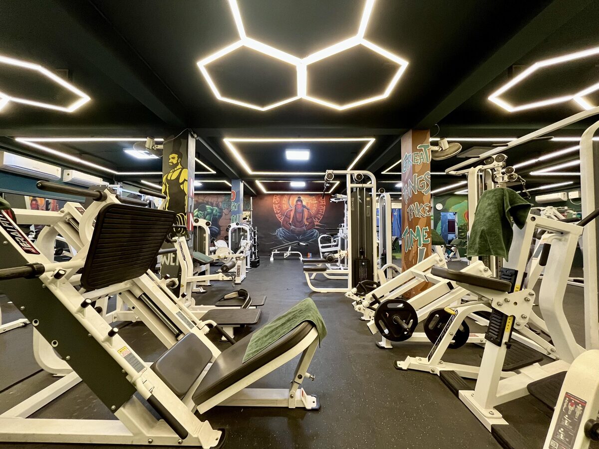 Cable machines and workout stations